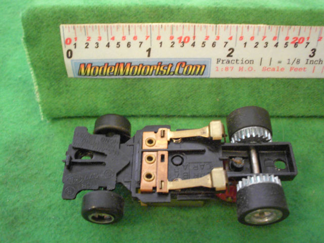 Bottom view of Ideal Passing B HO Slotless Car Chassis