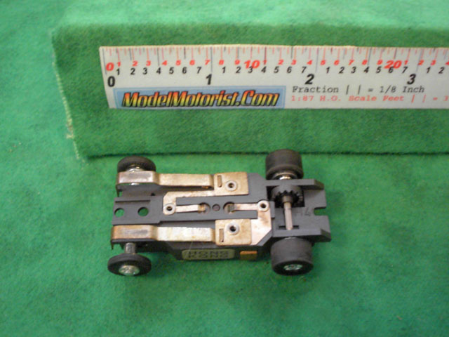 1 Aurora AFX 4-Gear Non Magnatraction Slot Car CHASSIS SHELL & BRUSH ASMBLY 8660 
